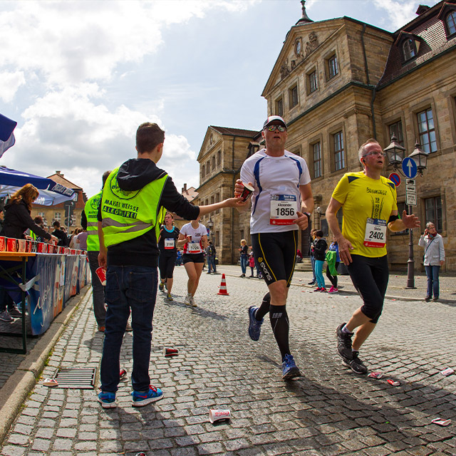 Läufer beim Maisels FunRun 2015 durch die Innenstadt