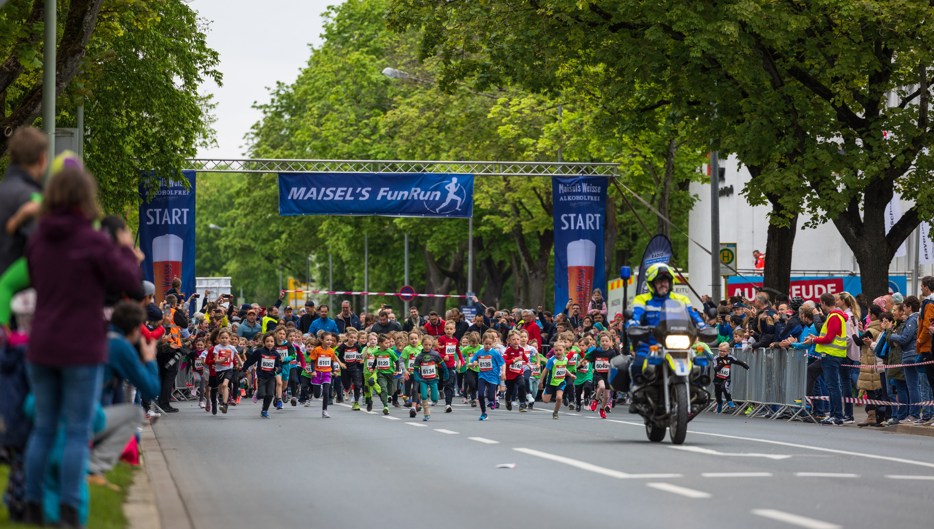 Startschuss mit vielen Kindern beim Knax-Kinderlauf